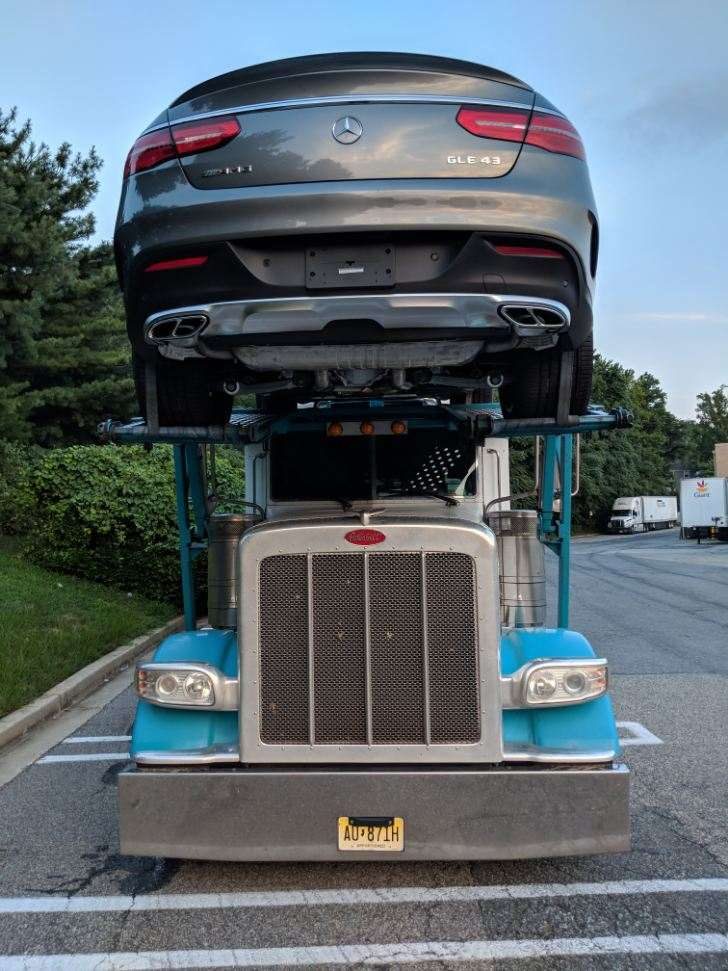Peterbilt ramp truck carrying a Mercedes GLE 43 on its deck